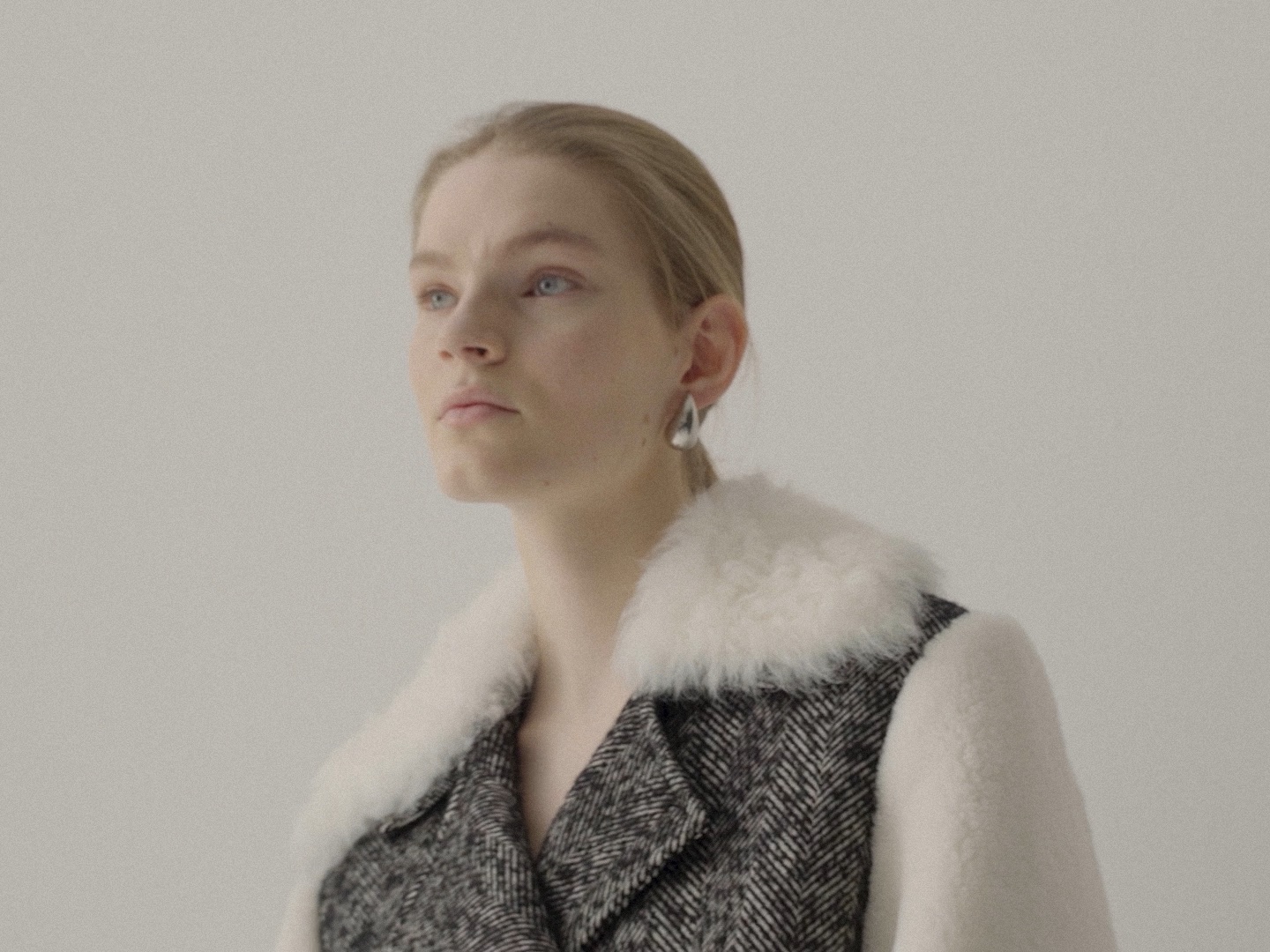 LOOKBOOK_LONG_CUT.00_00_03_16.Still001_compressed.jpg